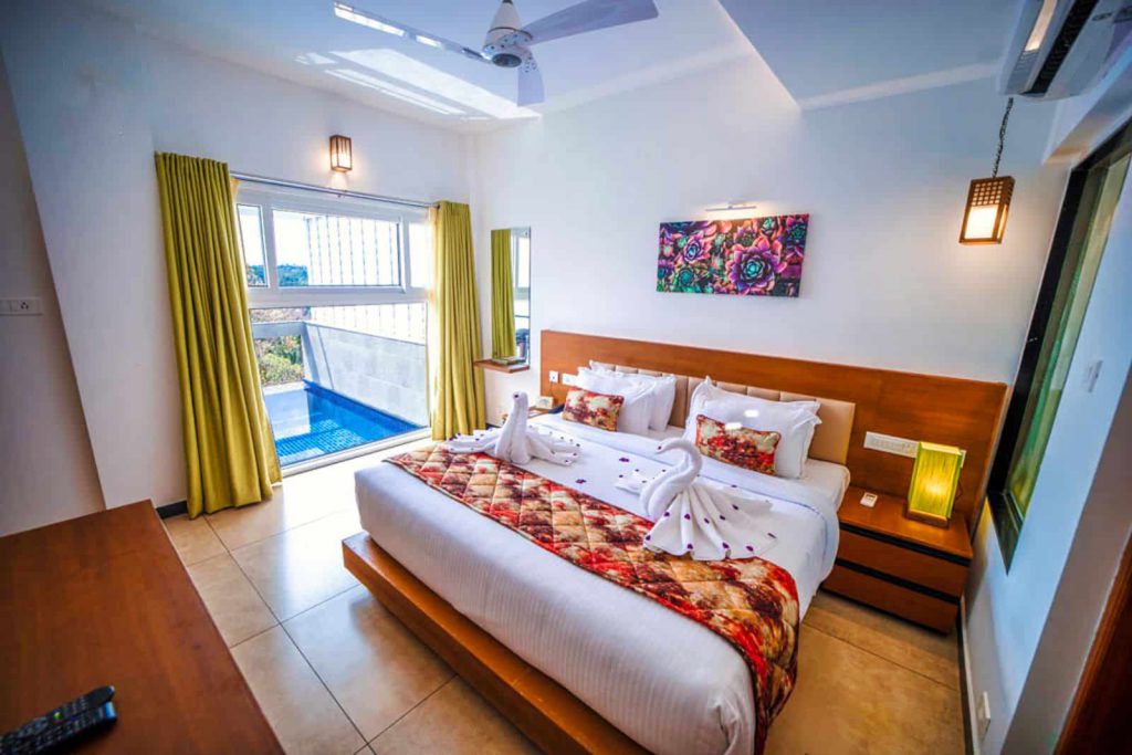 Resorts in Munnar - Best Munnar Luxury Resort - Resorts in Munnar with pool